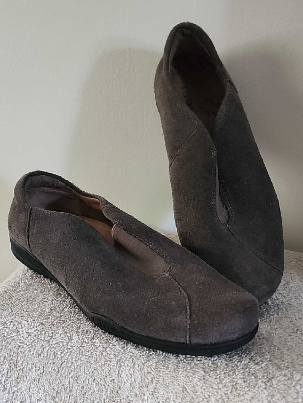 Taos Footwear Women's Suede Slip-On Loafers in Brown